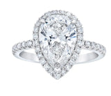 Verlobungsring mit im Labor gezüchtetem Birnendiamanten und Halo