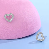 0,10 Karat Diamant-Herzohrstecker im runden Schliff