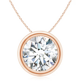 Collier pendentif solitaire en diamant rond serti clos.