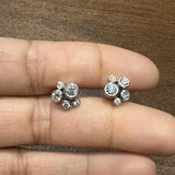 Ohrstecker mit 1,00 Karat Naturdiamant in 18-karätigem Weißgold, gefasst in einer Lünette.