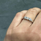 Bague de fiançailles trois diamants de laboratoire en argent sterling 925