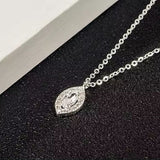 Halskette mit Anhänger aus im Labor gezüchtetem Diamanten im Marquise-Schliff in 9-karätigem Gold mit Kette