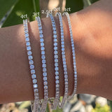 Bracelet de tennis serti de diamants illusion cultivés en laboratoire et monté sur argent sterling 925