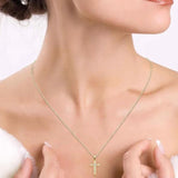 Kreuzanhänger mit Kette, gefertigt aus einem 1,00 ct Labordiamanten.