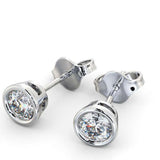 Boucles d'oreilles solitaire en or blanc, serties clos de diamants de laboratoire de 0,30 ct