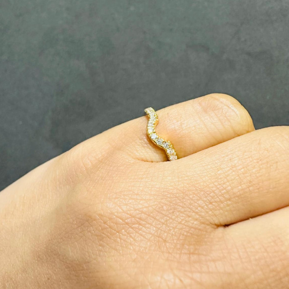 wavy diamond ring