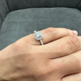 Verlobungsring mit Halo-Fassung und einem 1,00 Karat schweren, im Labor gezüchteten Diamanten im Solitär-Design aus 9-karätigem Weißgold