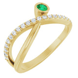 Round Emerald Accented Ring with Diamond Accents in Yellow Gold