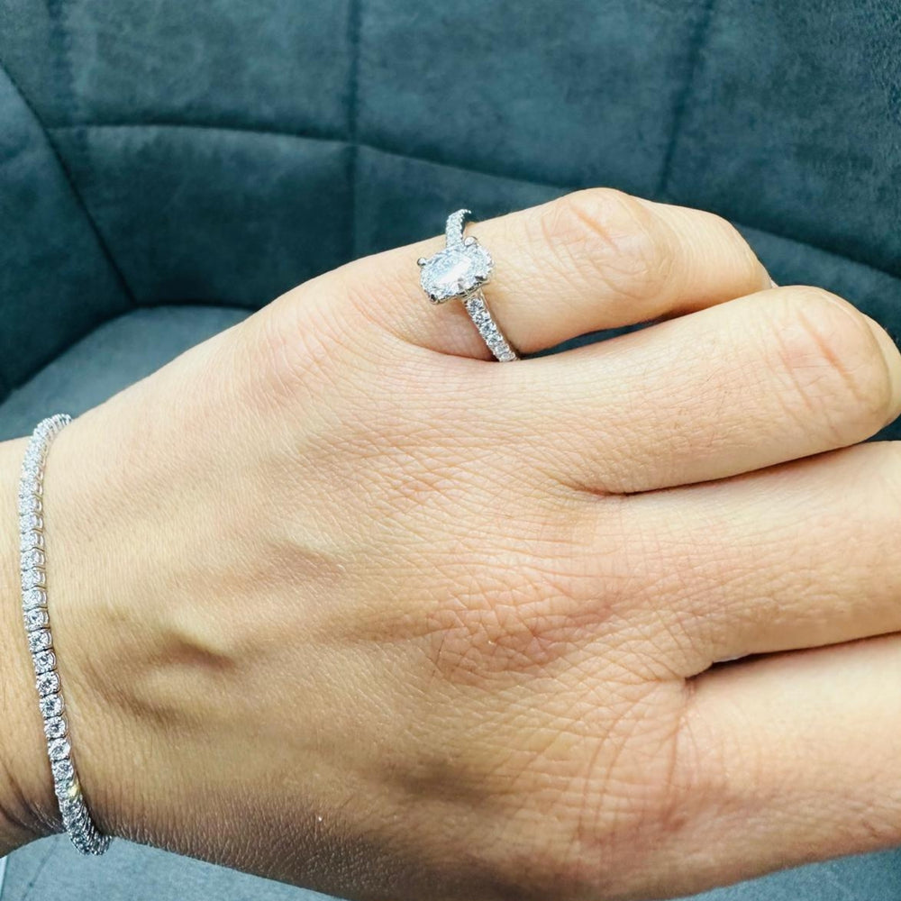 lab grown engagement ring