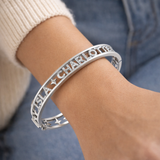 Bracelet de tennis de luxe en or et platine, serti de diamants ronds.