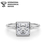 IGI-Labor-Grown Princess Cut Diamond Bezel Set Solitär-Verlobungsring für Sie.