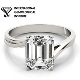 Bague de fiançailles solitaire à quatre griffes en diamant taille émeraude cultivé en laboratoire IGI.