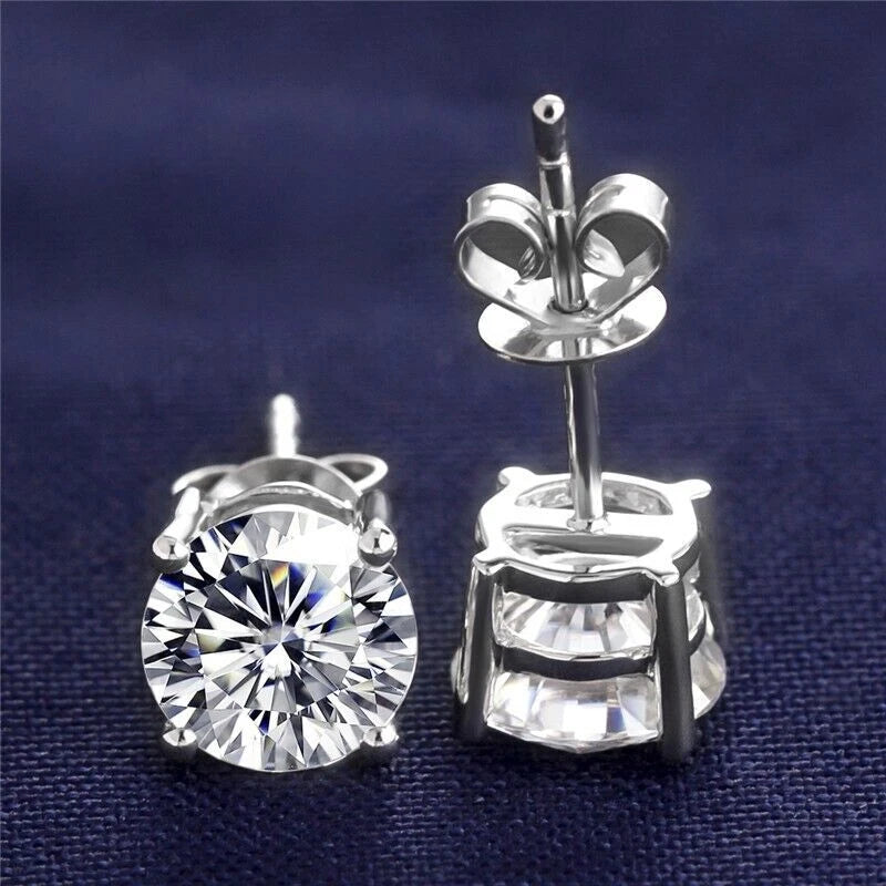 Round lab grown Diamond stud earring White Gold
