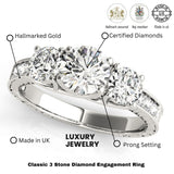 Verlobungsring mit drei Steinen, bestehend aus im Labor gezüchteten, runden Diamanten und Platin