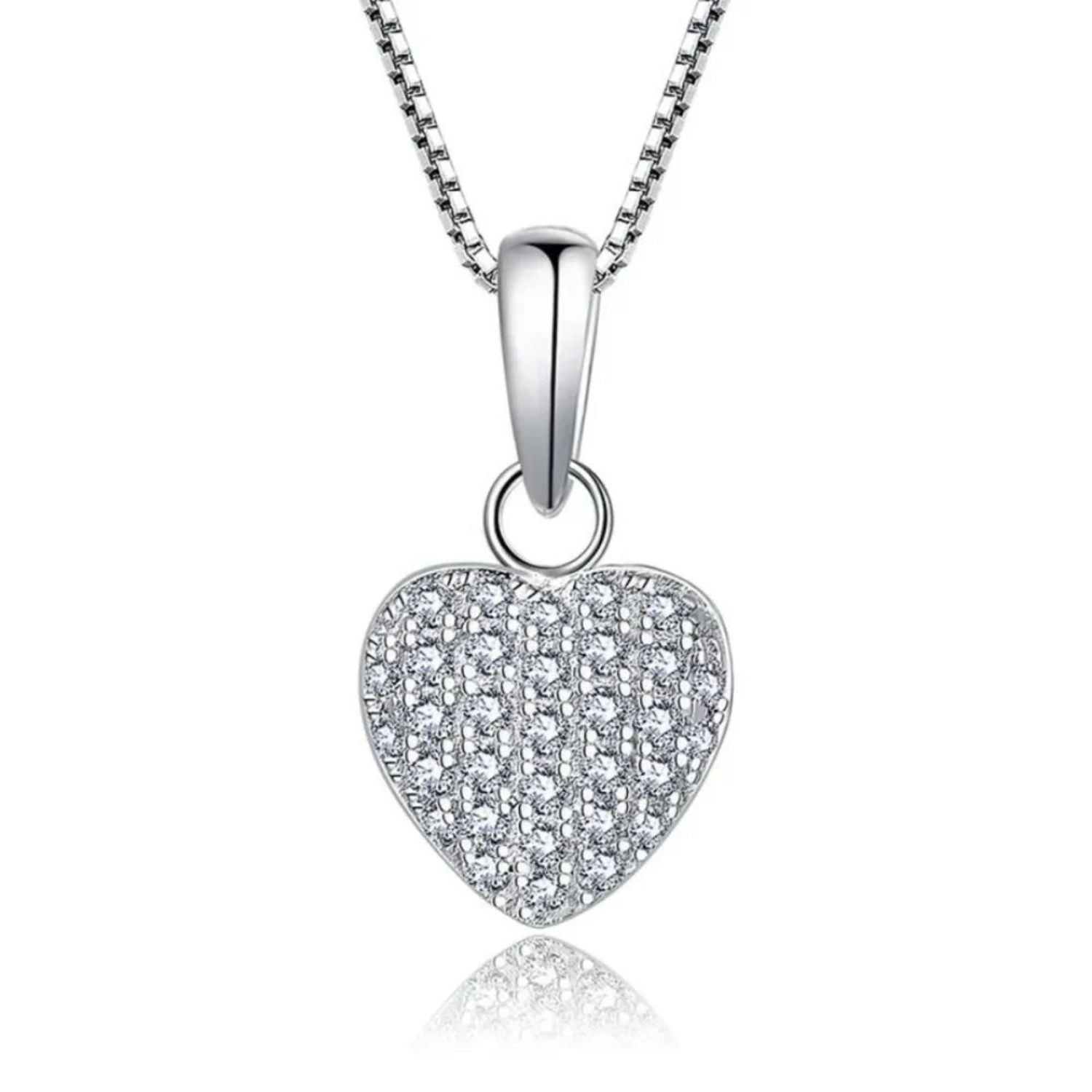 Pendentif solitaire en or blanc 9 carats, serti d'un diamant de laboratoire taille ronde de 0,40 carat.
