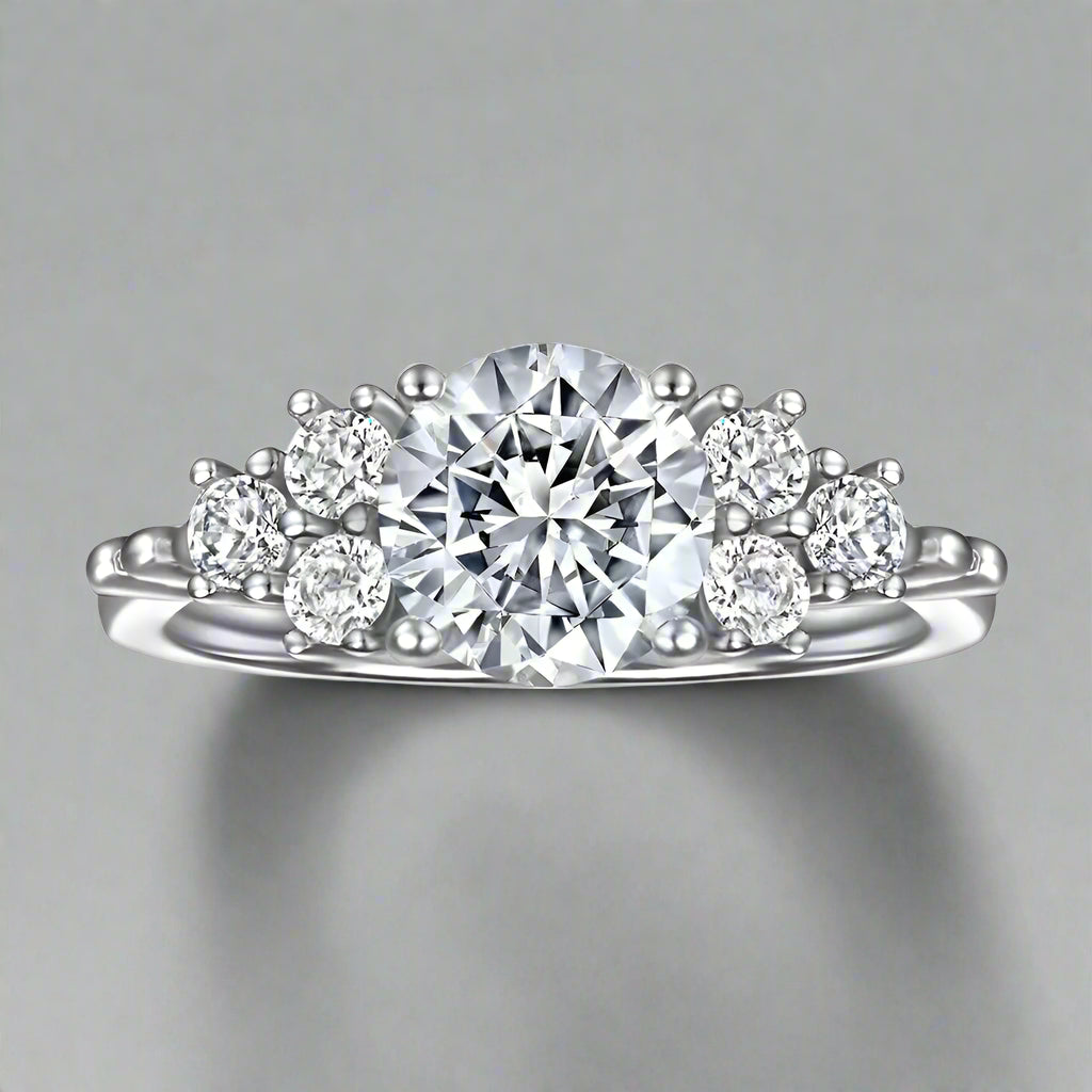 Bague de fiançailles imposante sertie d'un diamant rond naturel de 1,50 carat sur l'épaule.