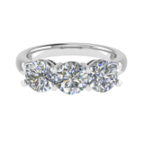 Verlobungsring mit drei Steinen und rundem, im Labor gezüchteten Diamanten