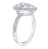 Verlobungsring mit im Labor gezüchtetem Birnendiamanten und Halo