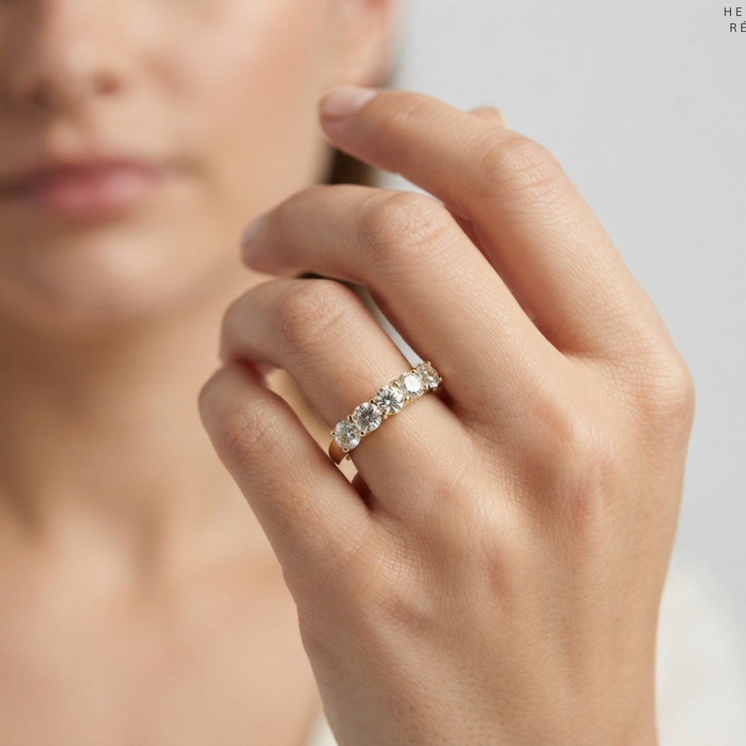 0.5Ct - 3.00Ct Lab-Grown Round Diamond Scalloped Basket Setting 5-Stone Diamond Ring, DE Color VVS Clarity