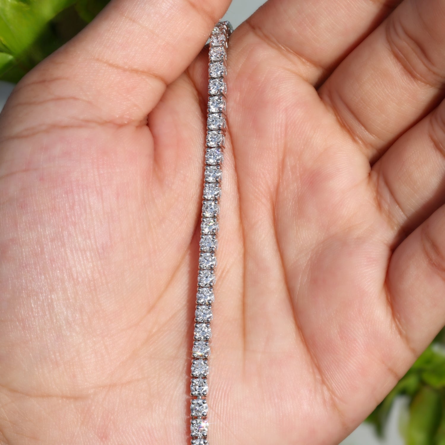 Bracelet de tennis serti de diamants illusion cultivés en laboratoire et monté sur argent sterling 925