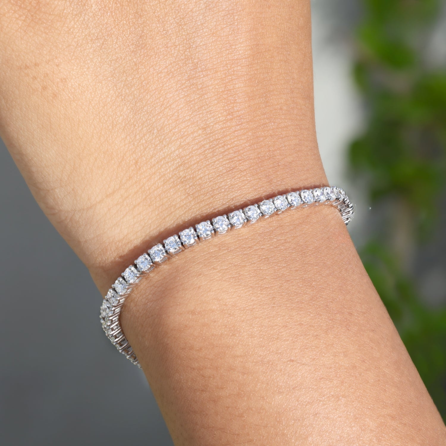 Bracelet de tennis serti de diamants illusion cultivés en laboratoire et monté sur argent sterling 925