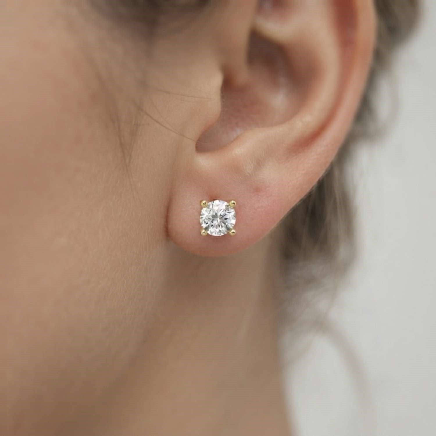 Stud Earrings with Round Brilliant Diamonds - 4ct to 8ct Gold