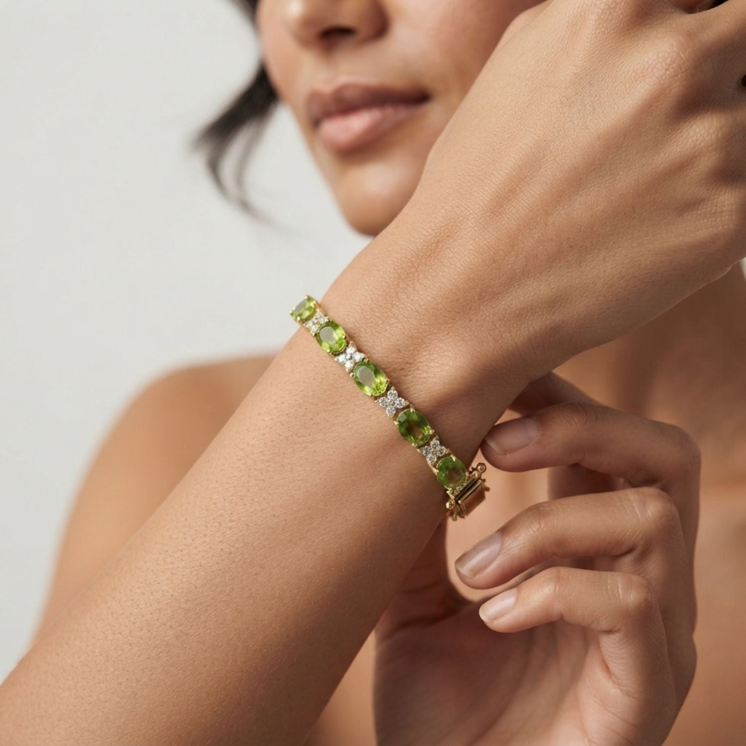 9K Yellow Gold Tennis Bracelet in Prong-Set Oval Cut Peridot and Natural Diamonds