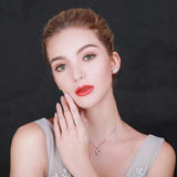 Ohrstecker mit ovalem Saphir und 2,40 ct Labordiamant in Gold