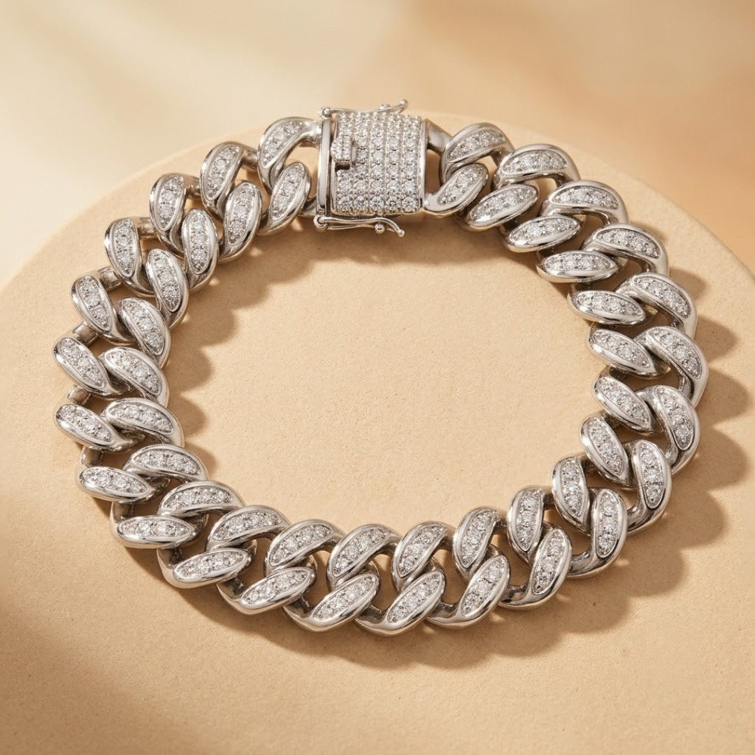Bracelet de tennis en or et platine, serti de diamants ronds taille brillant cultivés en laboratoire.