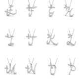 Goldener Schmetterlingsanhänger mit Initialen und Diamantakzent