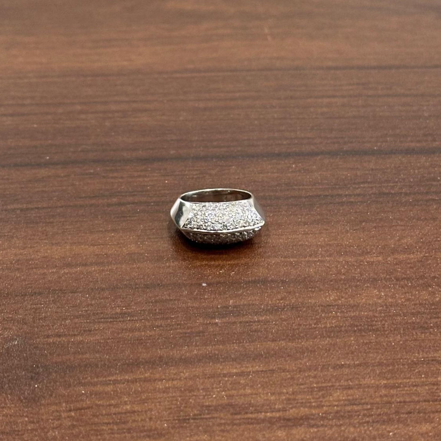 18k white gold ring