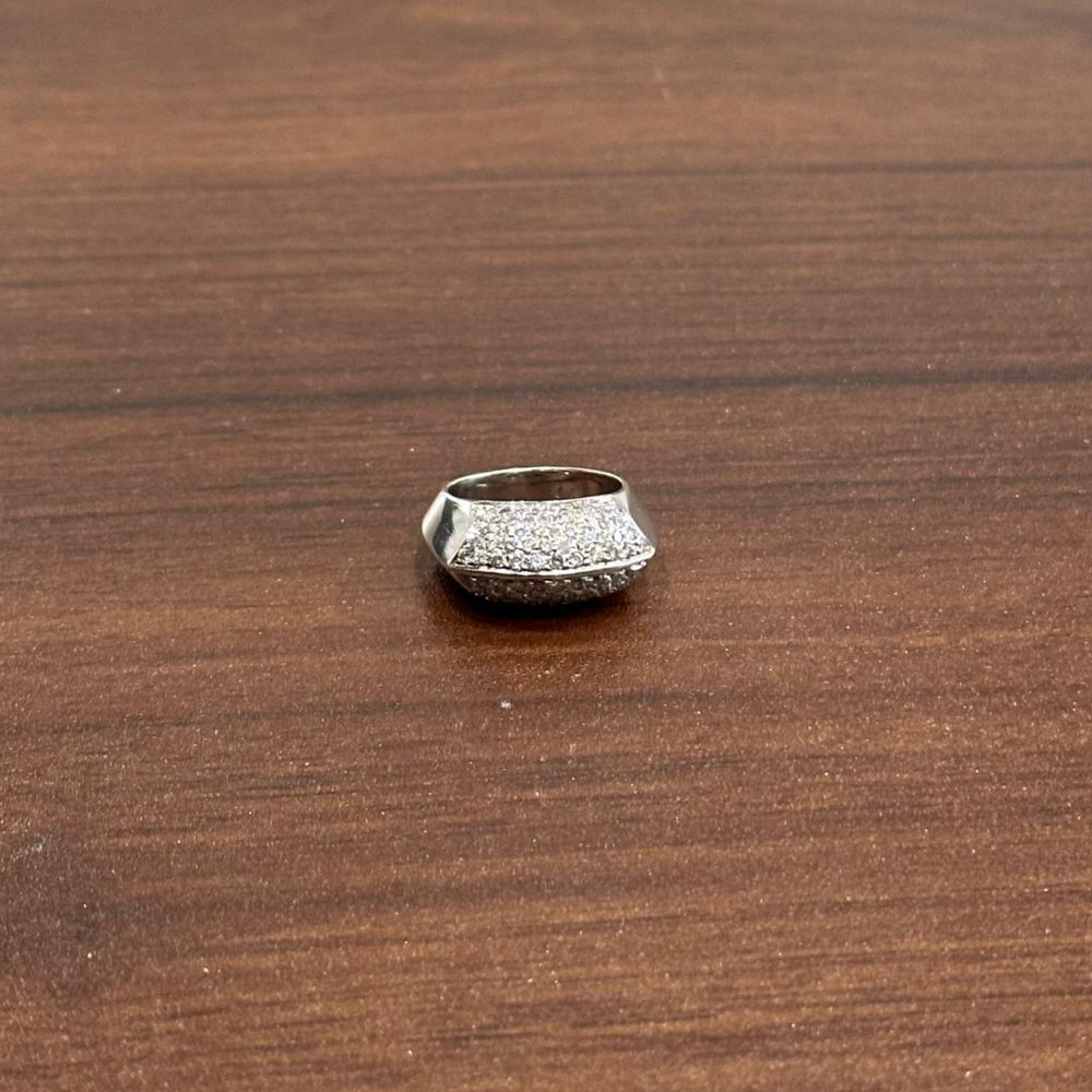 18k white gold ring