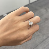 oval cut diamond solitaire/side stone diamond ring