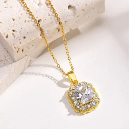 Lab Diamond Pendant Necklace In 18K Yellow Gold