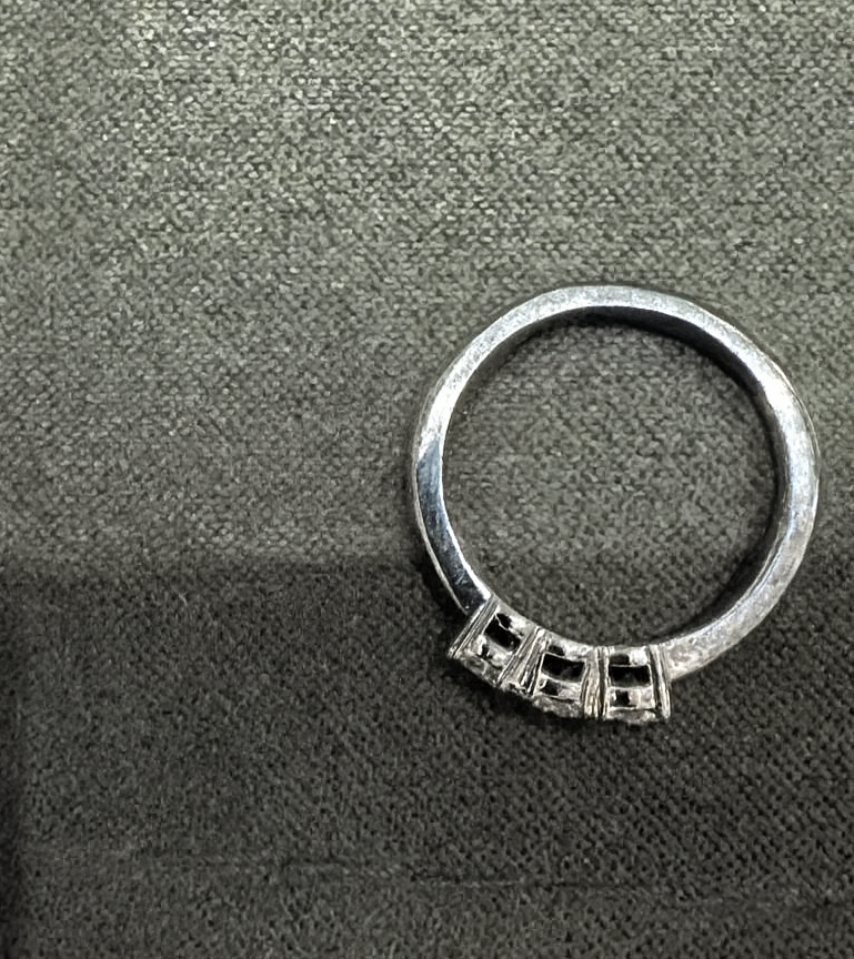 Bague de fiançailles trois diamants de laboratoire en argent sterling 925