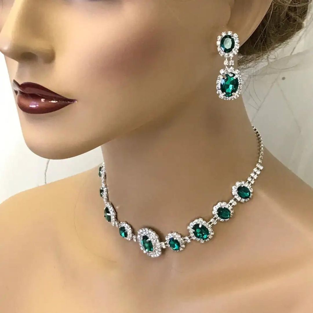 Emerald white Gold Earrings