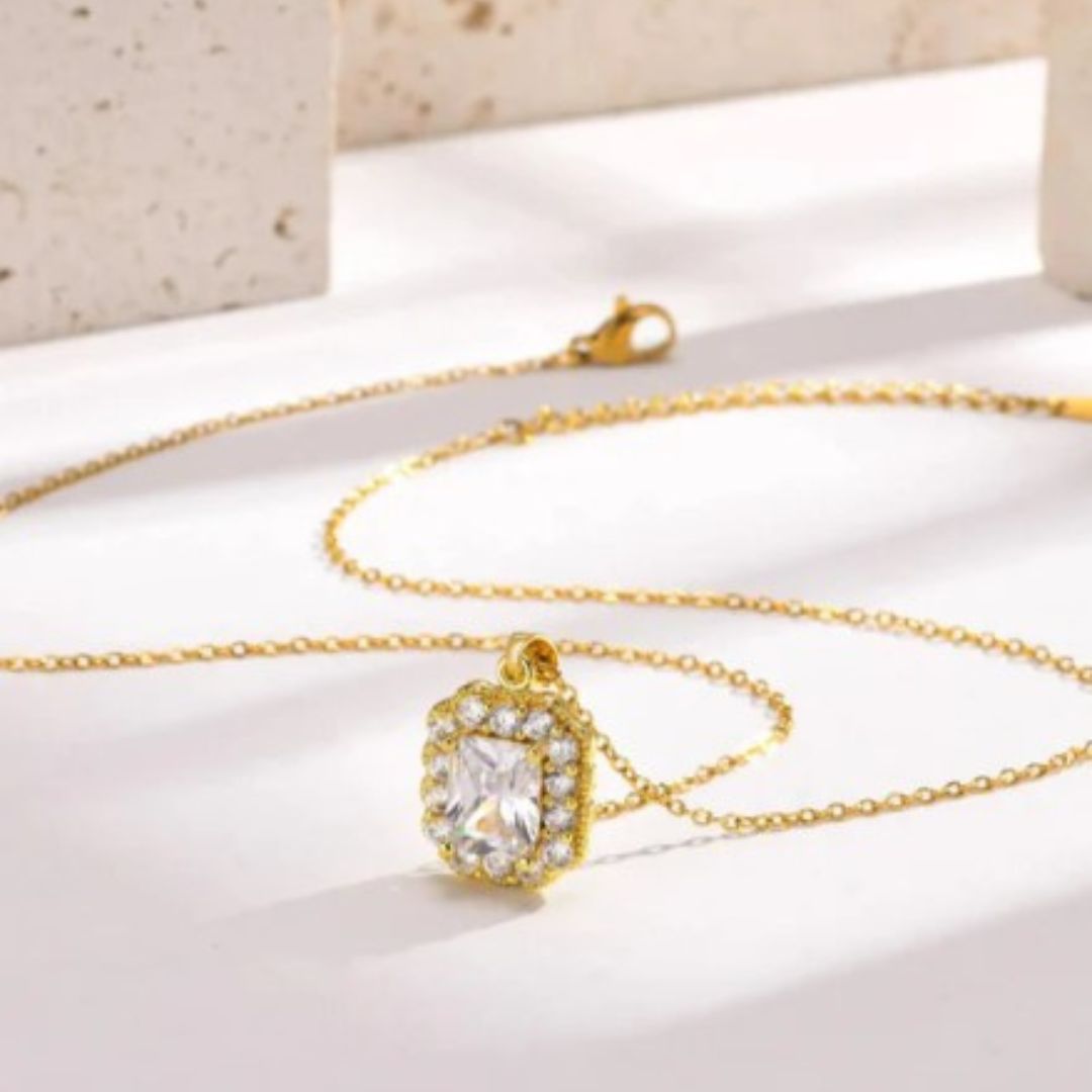 Lab Diamond Pendant Necklace In 18K Yellow Gold