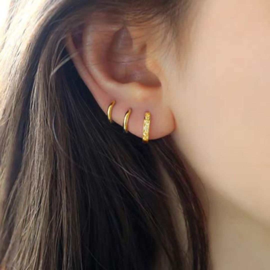 0.09 Round Diamond Huggie Earring In Gold