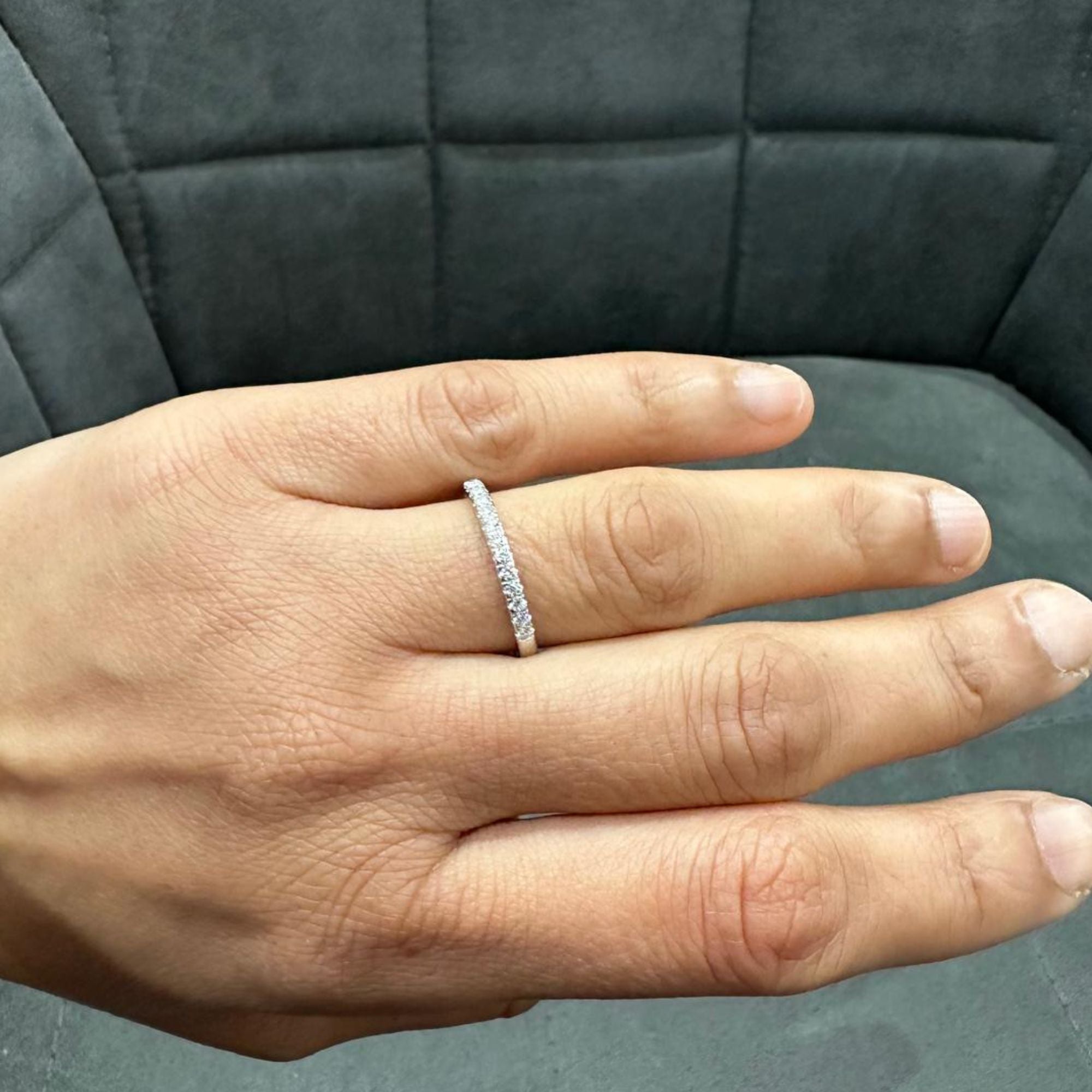 Halb-Ewigkeitsring mit 0,35 Karat Moissanit-Diamant in Silber, perfekt zum Verschenken