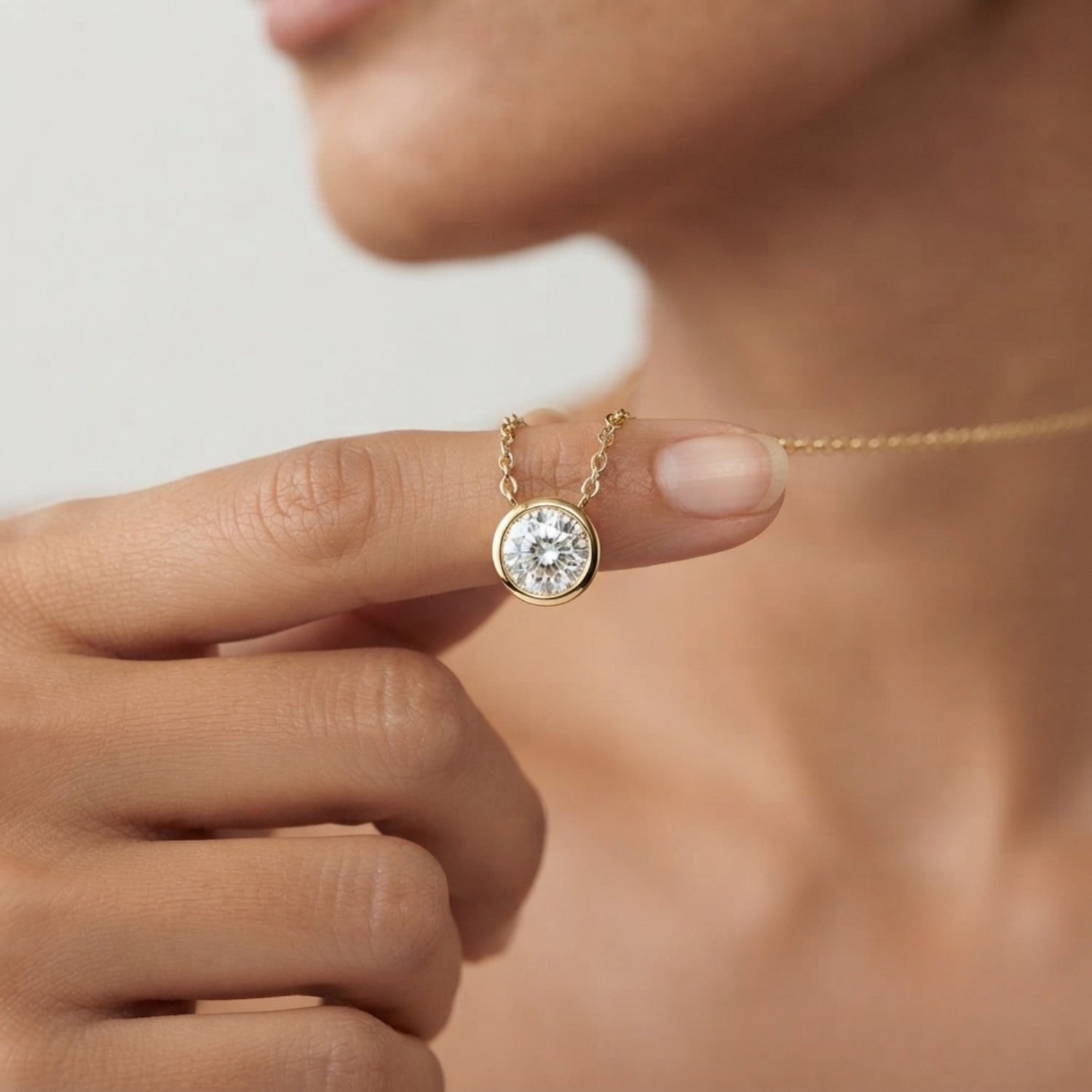 Round Diamond Solitaire Pendant Necklace in 18K Gold