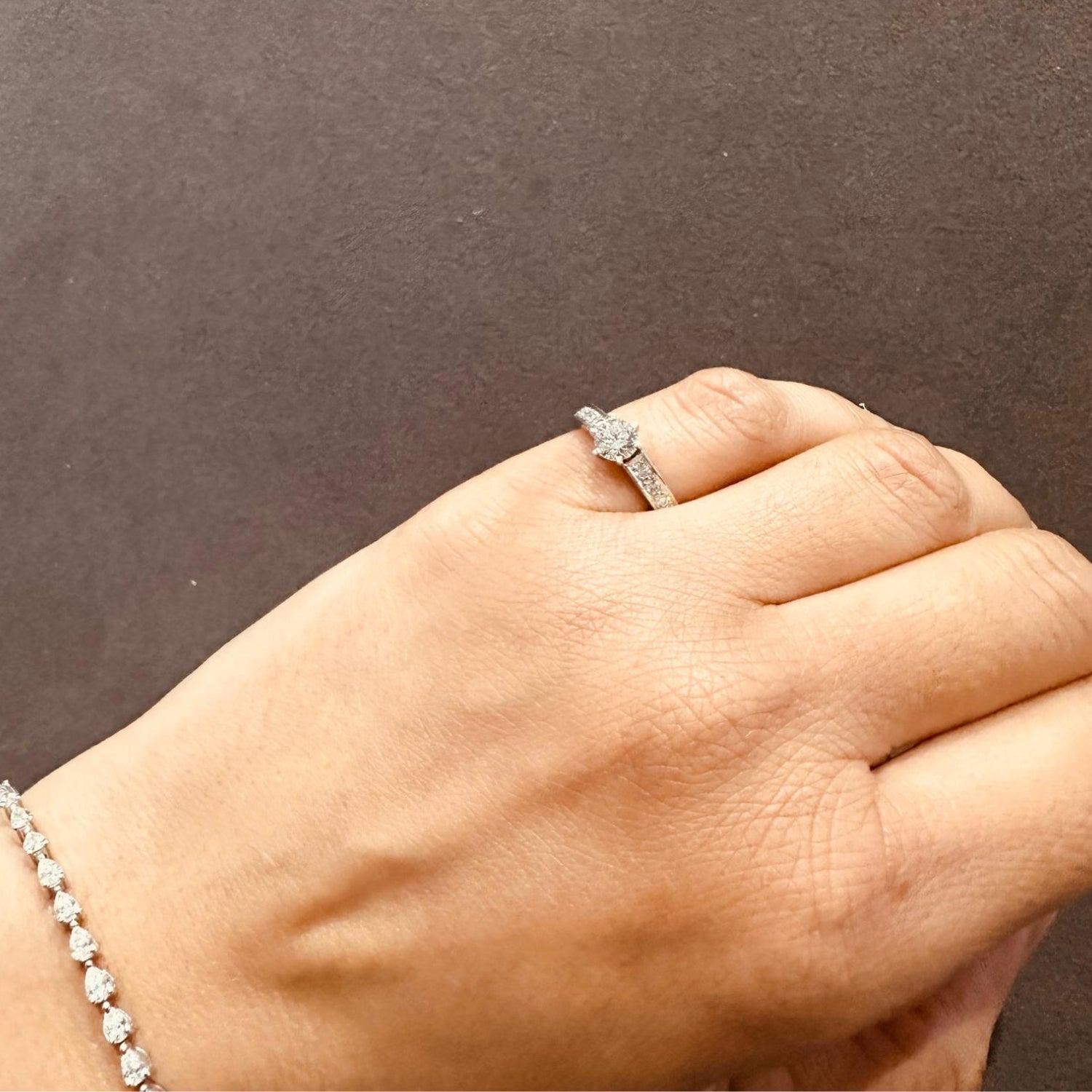 side stone round diamond ring