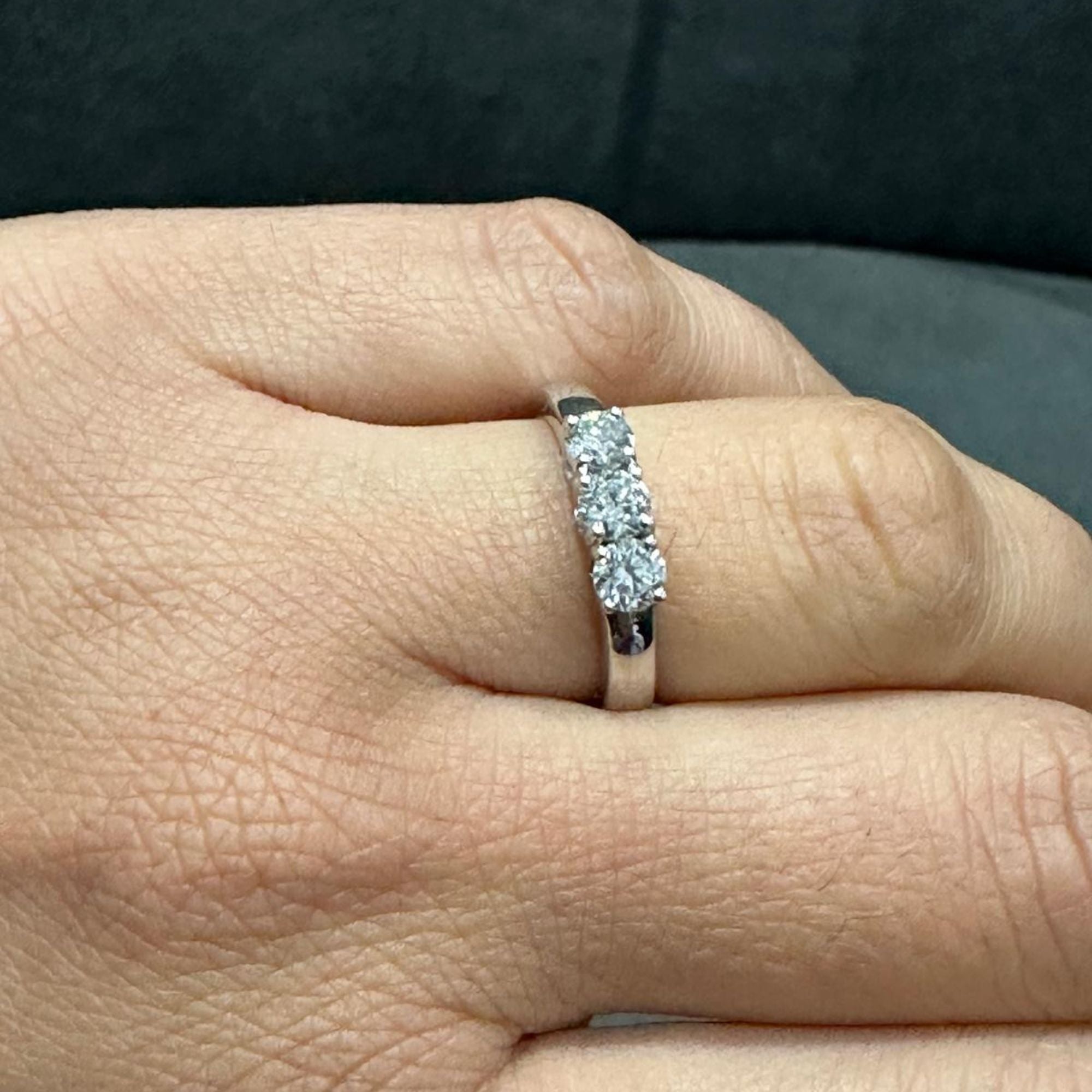 Bague de fiançailles trois diamants de laboratoire en argent sterling 925