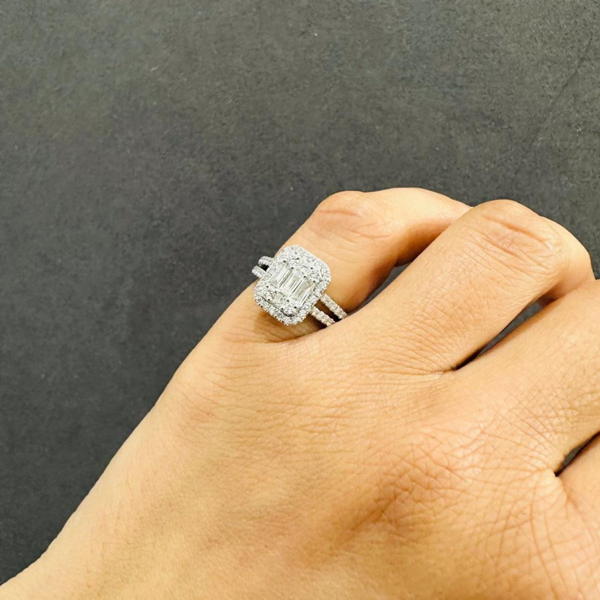 round baguette diamond ring
