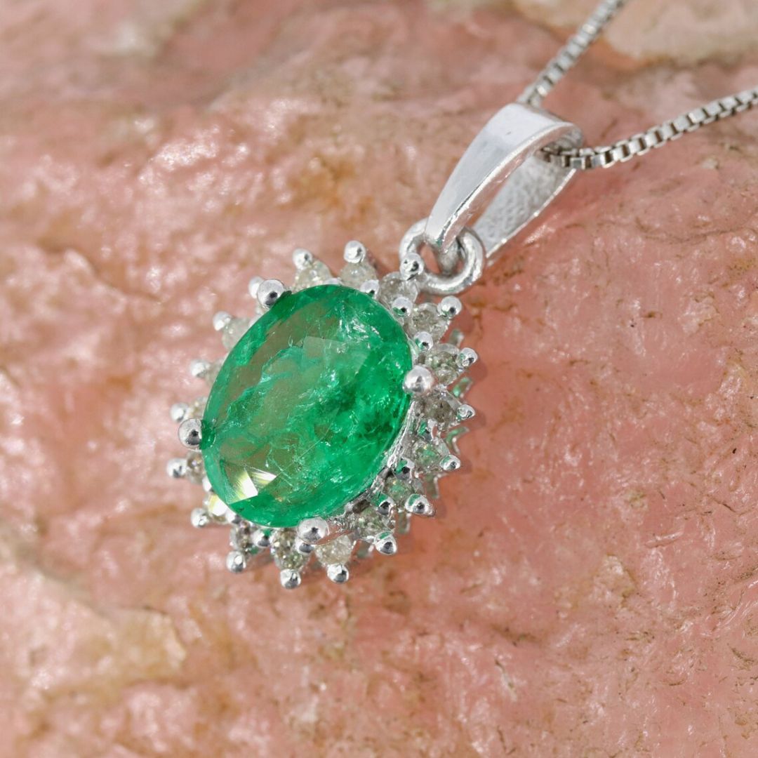 0.21ct Emerald Pendant Necklace And Lab Diamonds In 925