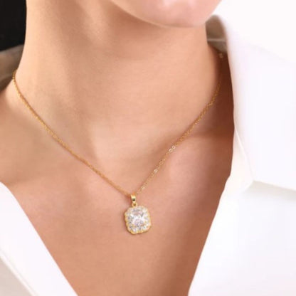 Lab Diamond Pendant Necklace In 18K Yellow Gold