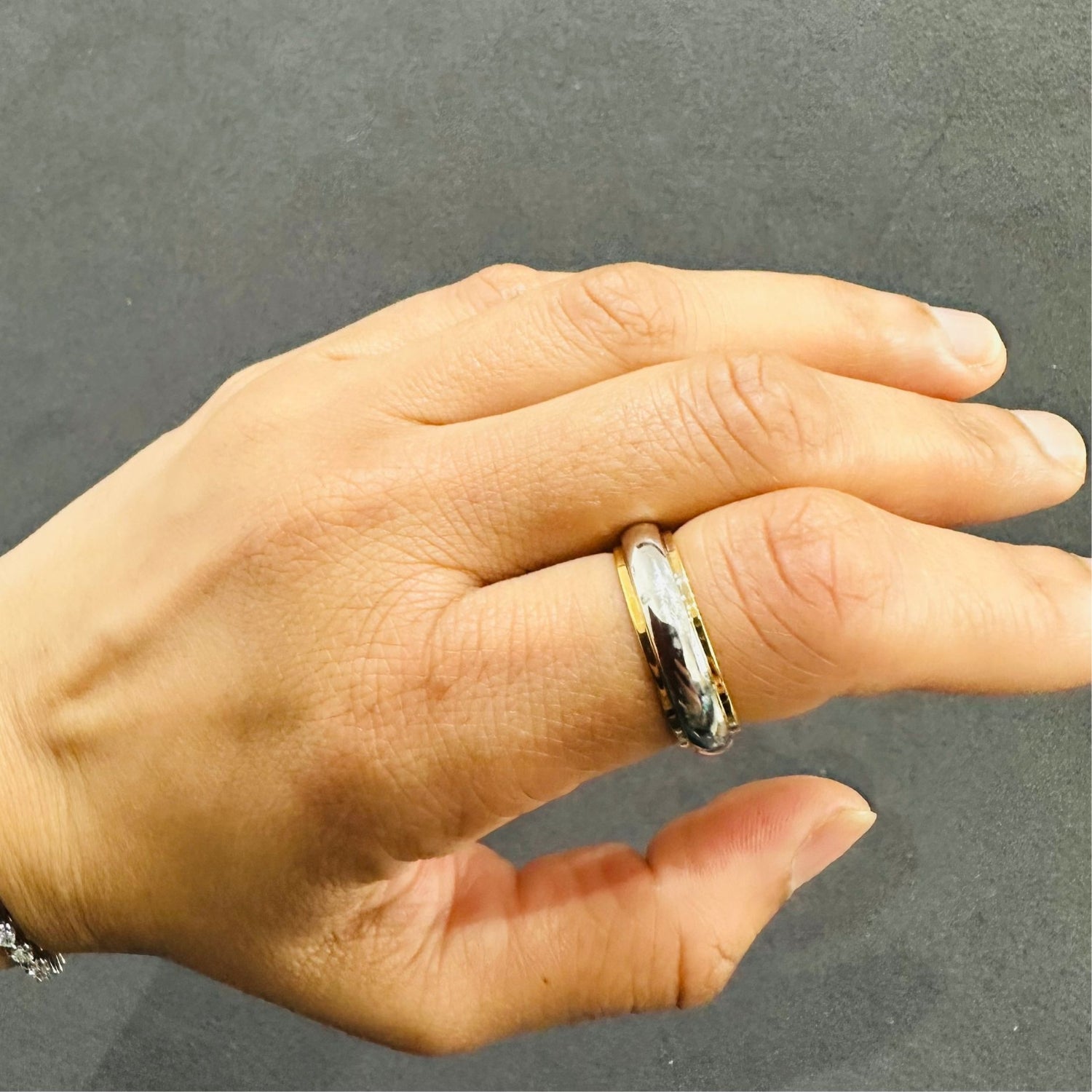 minimalist gold ring