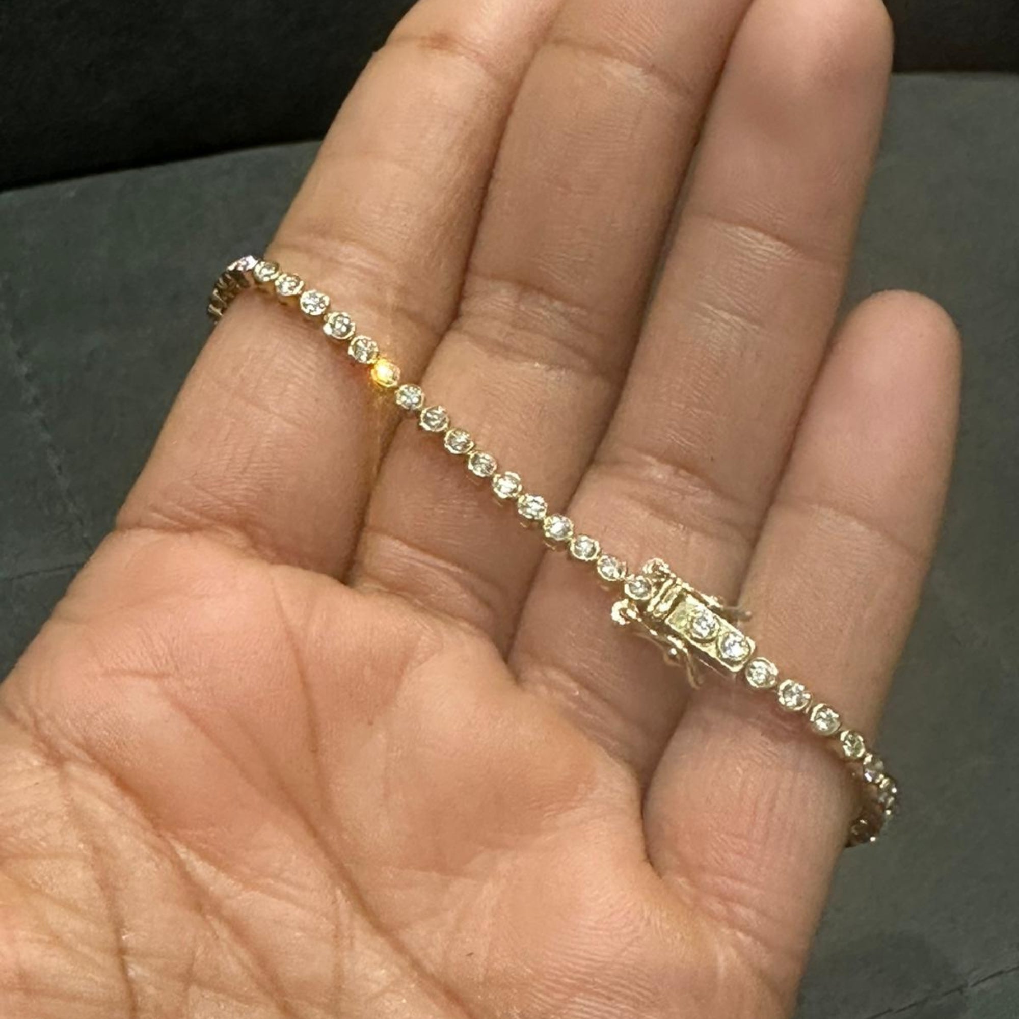 Tennisarmband aus 9-karätigem Gelbgold mit runden, natürlichen Diamanten in Zargenfassung, Geschenk für Damen