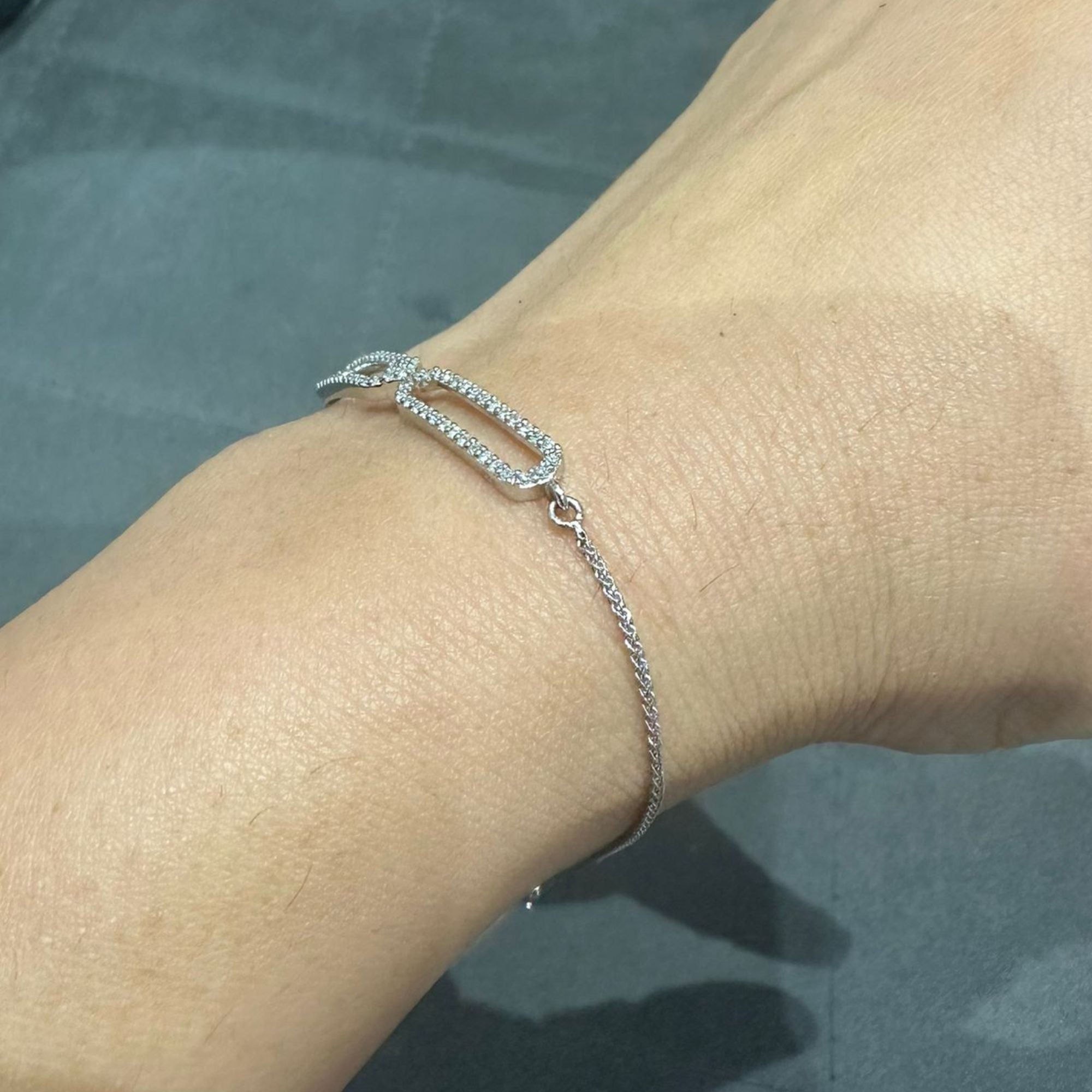 Armband mit Kette und Pavé-Fassung aus 9-karätigem Weißgold | Luxuriöser Damenschmuck