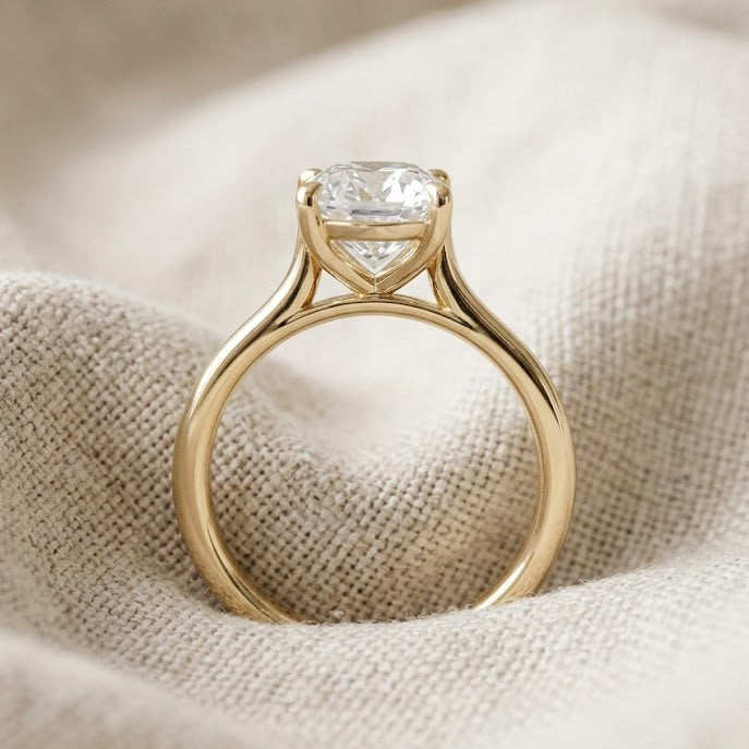 Oval 3.00ct Lab Diamond Engagement Ring G/VS1 Set in 18K Yellow Gold