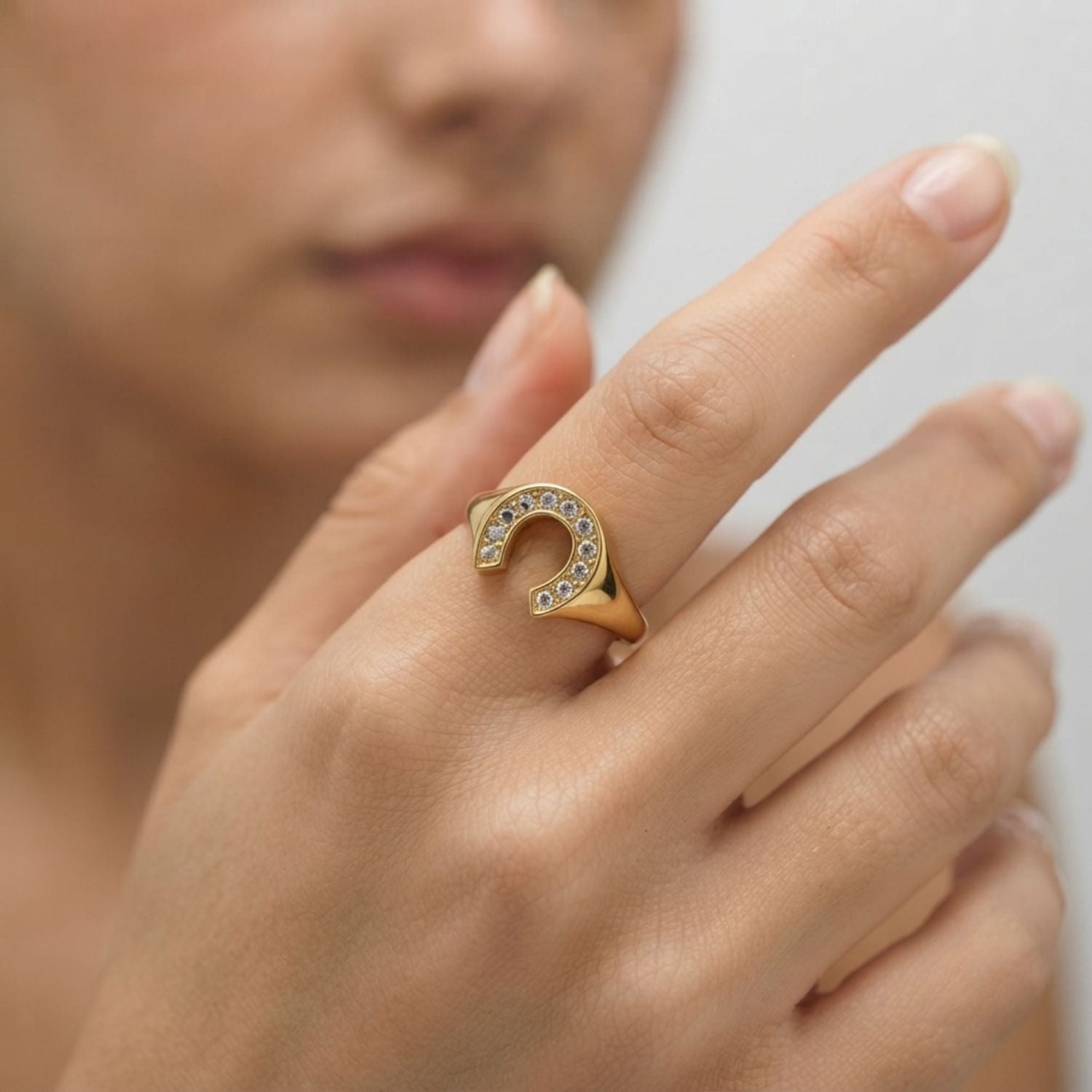 Horseshoe Diamond Ring | 9K Gold | Lab-Grown & Natural